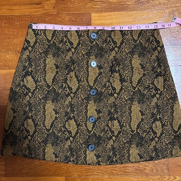JOIE size 10 NEW SKIRT,snakeskin print. Gorgeous color. - Picture 5 of 7